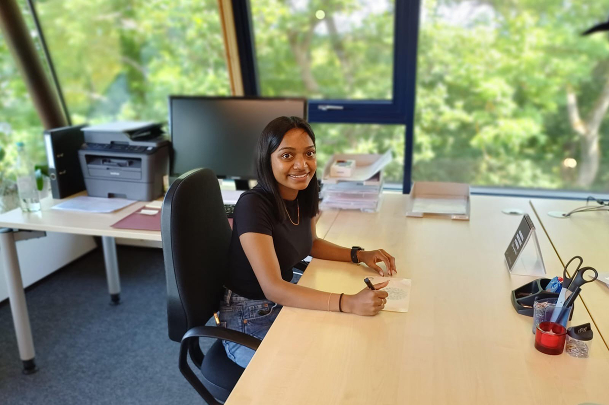 MenschWert! e.V. Mitarbeiterin Nitharshini Sukanthan MenschWert! e.V. Mitarbeiterin Nitharshini Sukanthan